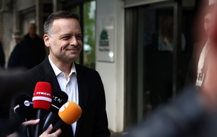 Άννα Διαμαντοπούλου ψηφίζει για Συνέδριο ΠΑΣΟΚ