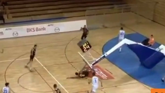 Μπασκέτα κατέρρευσε μετά από κάρφωμα στην Κροατία