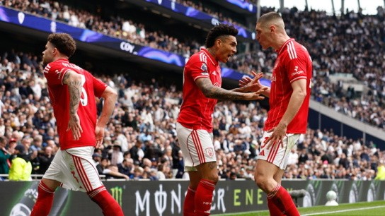 Τότεναμ - Νότιγχαμ 0-3: Βήμα προς τον υποβιβασμό Τότεναμ Νότιγχαμ Φόρεστ Premier League υποβιβασμός