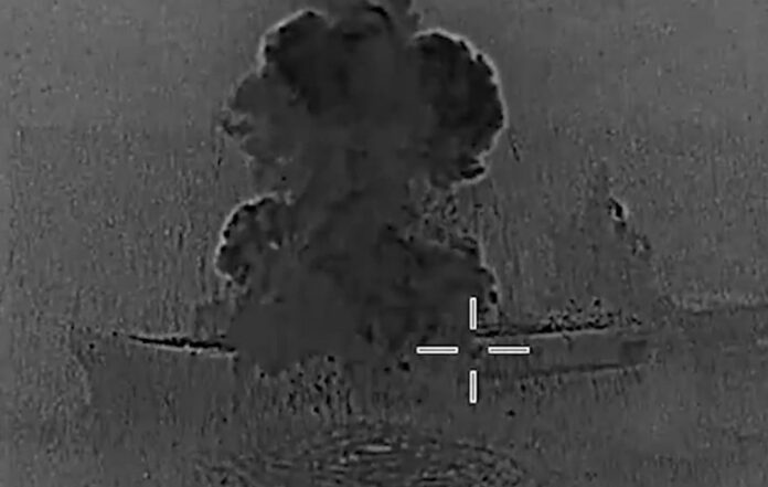 Αμερικανικό πλήγμα σε ιρανικό πλοίο μεταφοράς μη επανδρωμένων αεροσκαφών στη Μέση Ανατολή