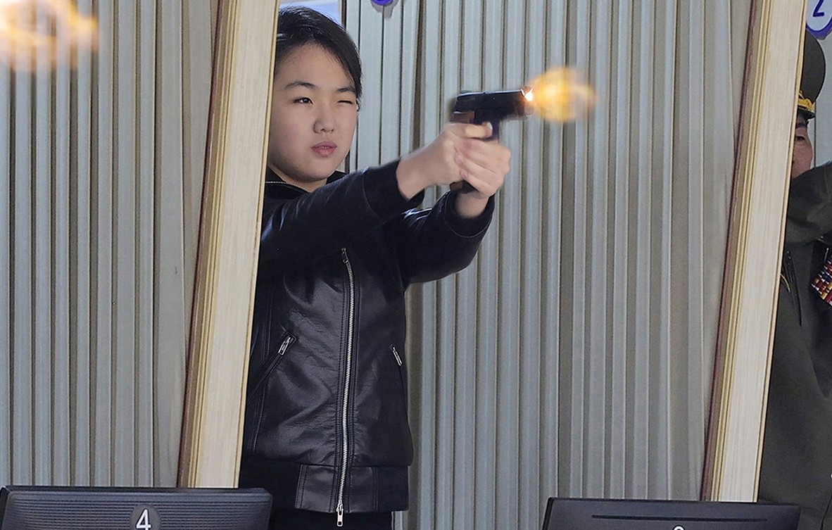 Κιμ Γιονγκ Ουν κόρη πυροβολούν πιστόλια