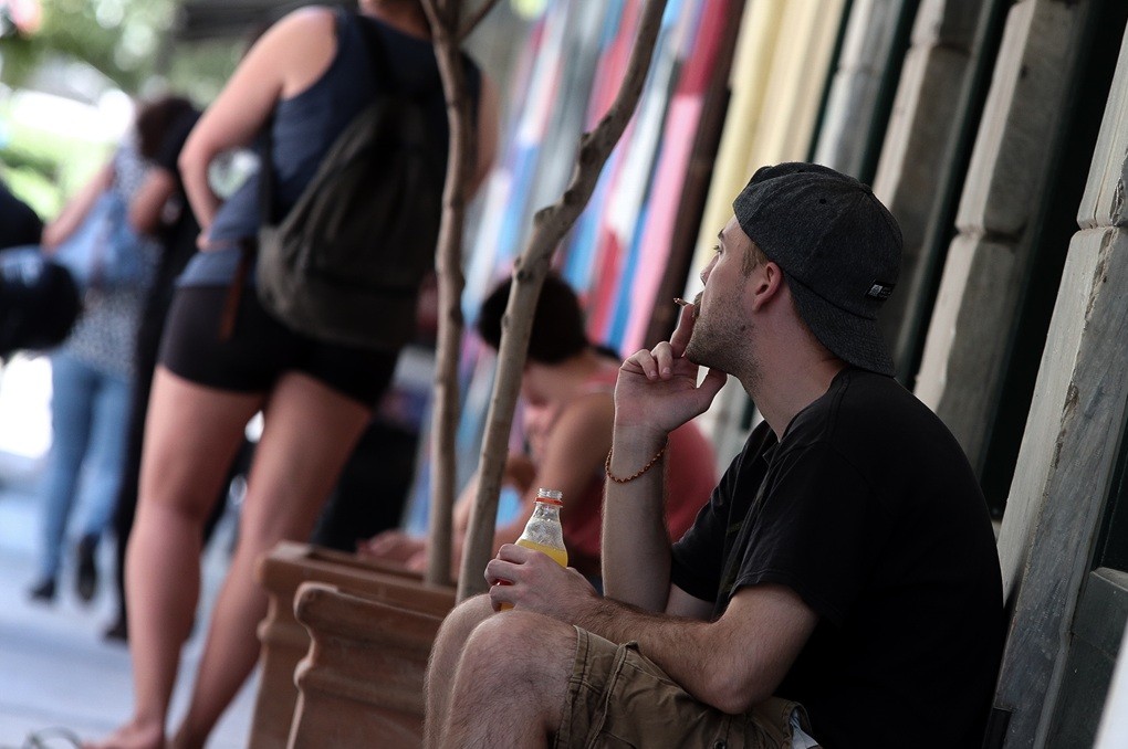 Κάπνισμα εφήβων: Πάνω από το 54% έχουν δοκιμάσει τσιγάρο έφηβοι καπνίζουν ηλεκτρονικό τσιγάρο άτμισμα