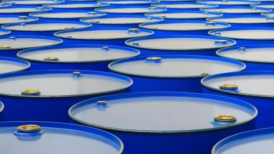 IEA απελευθέρωση 400 εκατ. βαρέλια πετρελαίου αποθέματα