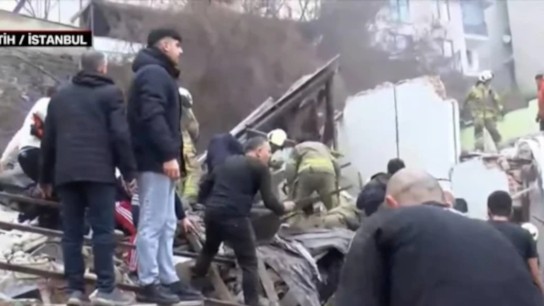 Κατάρρευση κτιρίου στην Κωνσταντινούπολη - Ένας τραυματίας Κατάρρευση κτιρίου στην Κωνσταντινούπολη επιχείρηση διάσωσης