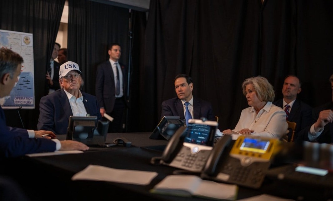 Γαλλία και Βρετανία αρνούνται πλοία στα Στενά Ορμούζ Πολεμικά πλοία στα Στενά του Ορμούζ