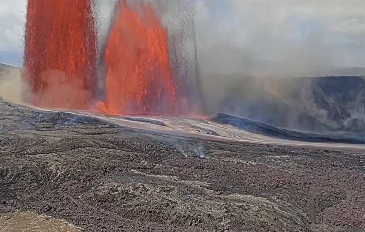 Έκρηξη ηφαιστείου Κιλαουέα σιντριβάνια λάβας χαβάη