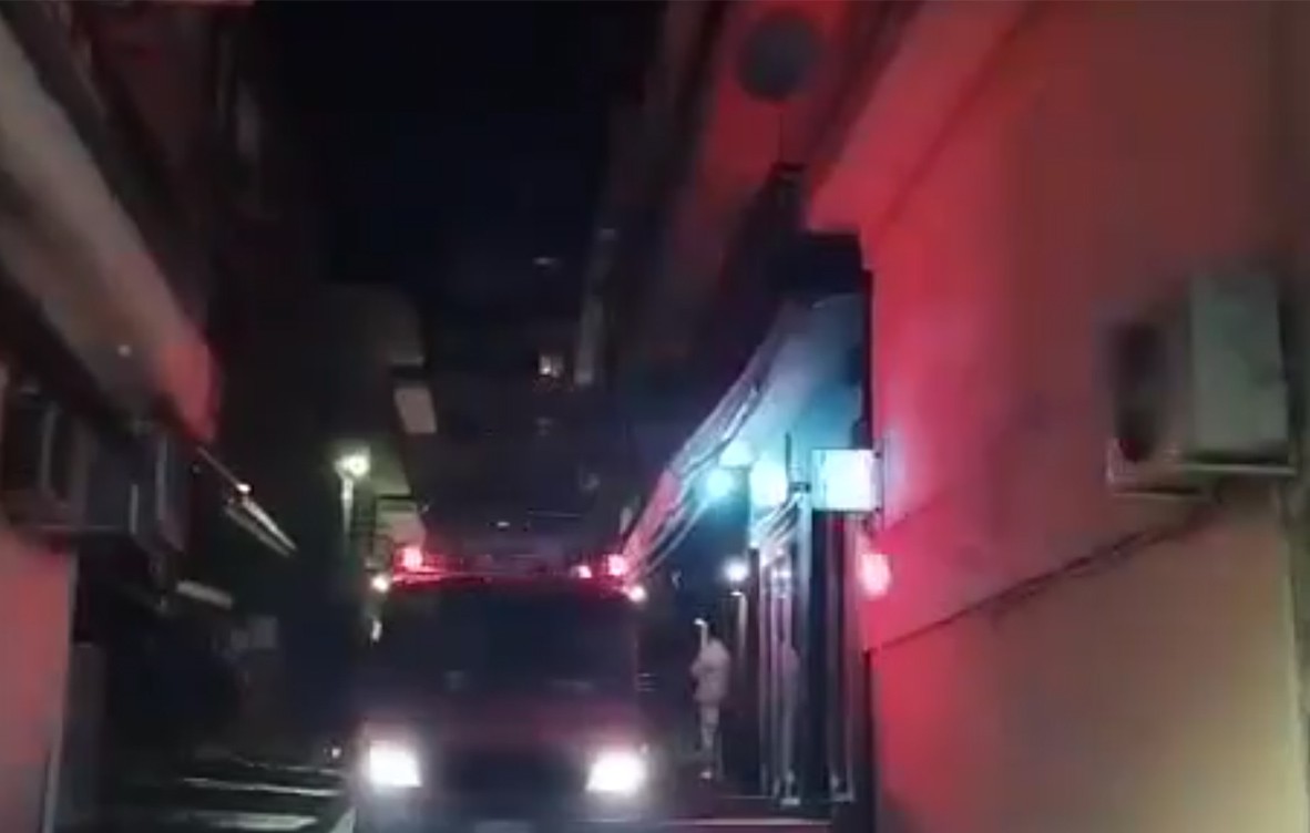 εμπρηστική επίθεση καφετέρια Αγίοι Ανάργυροι Αθήνα