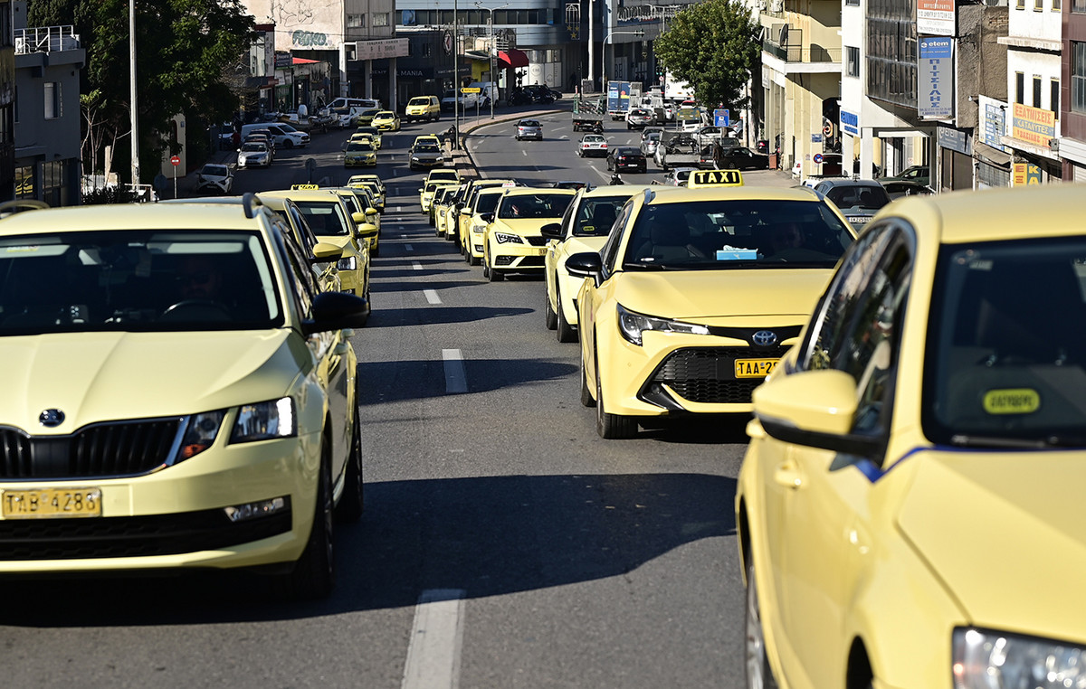 Οδηγοί ταξί σε απεργία πορεία Βουλή