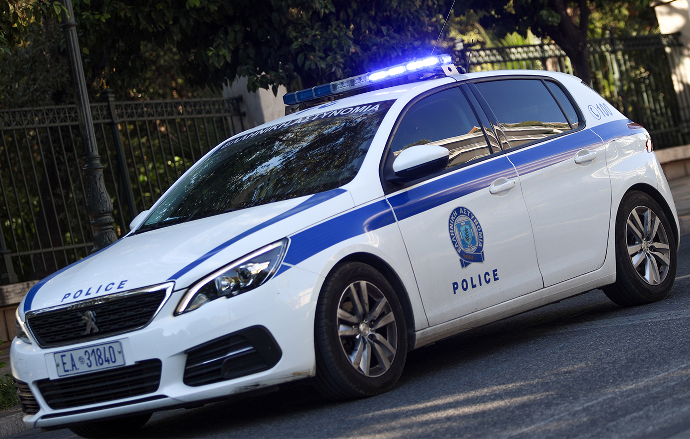 Περιπολικό της αστυνομίας κατά τη καταδίωξη στη Θεσσαλονίκη