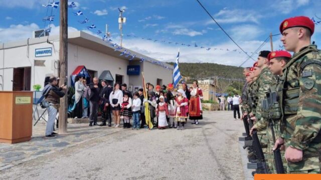 μαθητές εγκλωβισμένοι στη Γαύδο παρέλαση