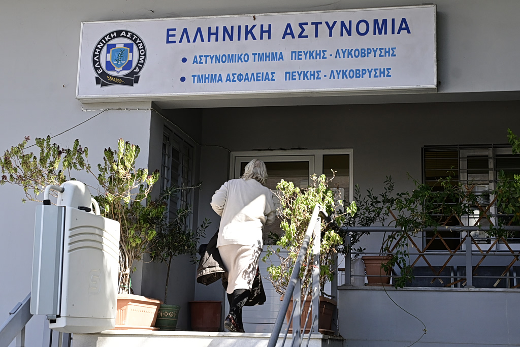 Ελένη Ζαρούλια οδηγείται στη φυλακή Θήβας