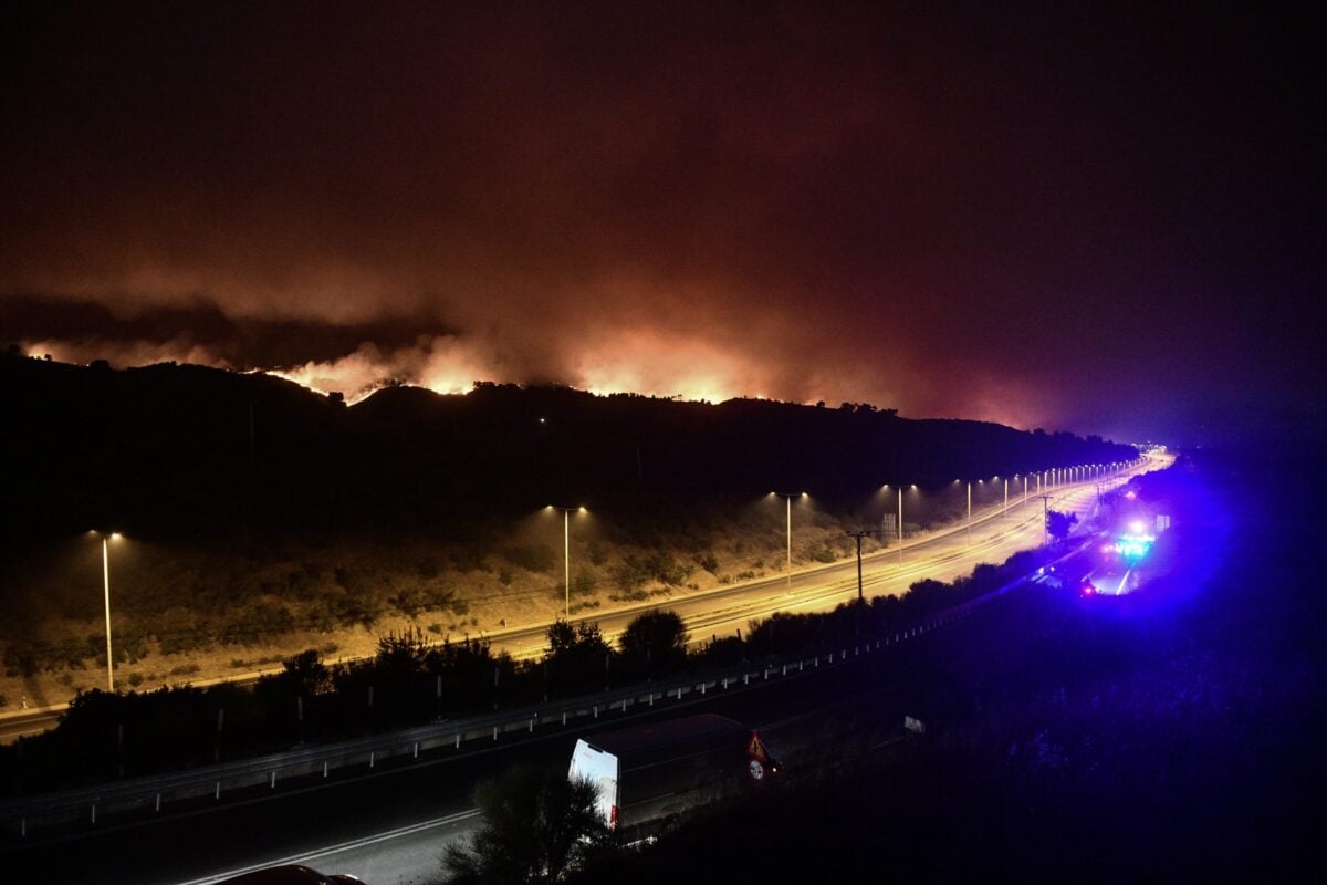 πυρκαγιά σε ξερά χόρτα Χαλάστρα Θεσσαλονίκης