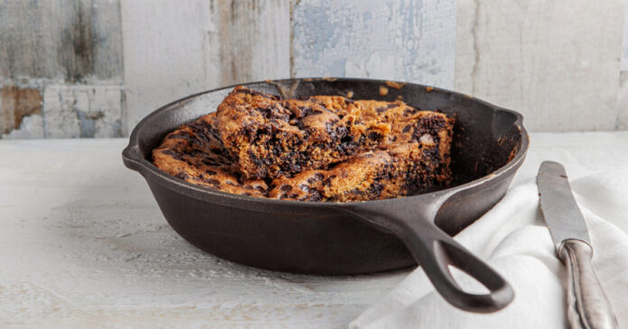 κέικ με ζύμη μπισκότου και σοκολάτα