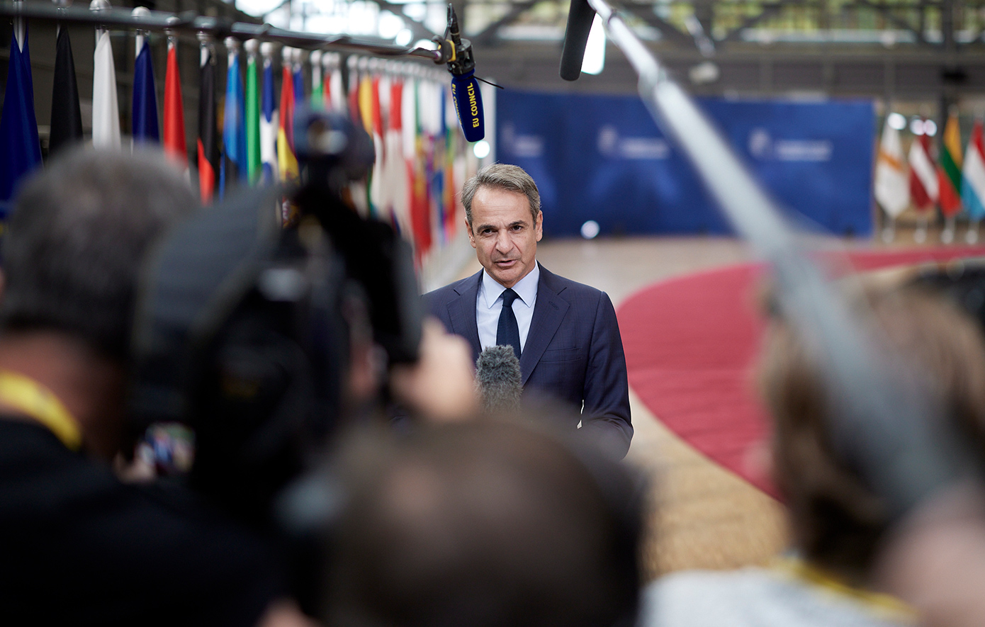 Μέτρα στήριξης για καύσιμα και ρεύμα ετοιμάζει η κυβέρνηση Μέτρα στήριξης για καύσιμα και ενέργεια