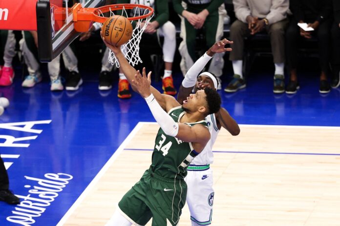 Γιάννης Αντετοκούνμπο φανέλα Μπακς αγώνας NBA