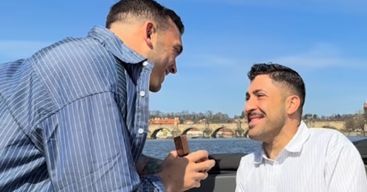 Ιάσονας Μανδηλάς Ηρόδοτος Ιωάννου πρόταση γάμου Πράγα βαρκάδα