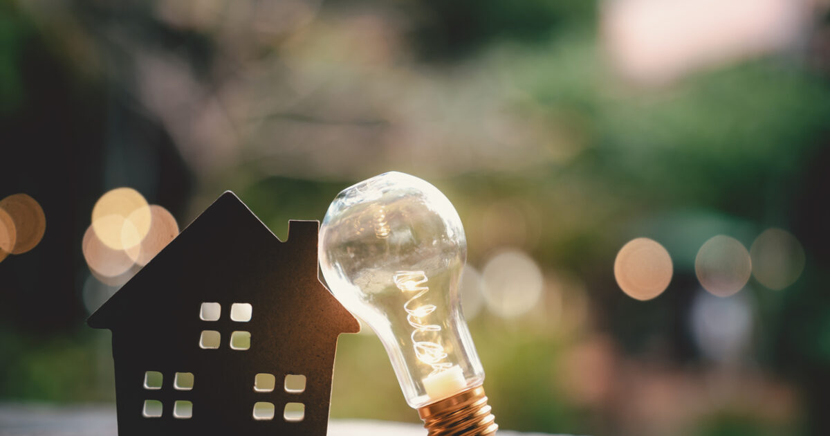 Γράφημα με τα χαμηλά επιτόκια στεγαστικών δανείων στην Ελλάδα