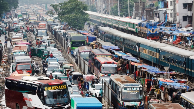 Ενεργειακή κρίση Μπανγκλαντές μείωση ωραρίου εξοικονόμηση ρεύματος