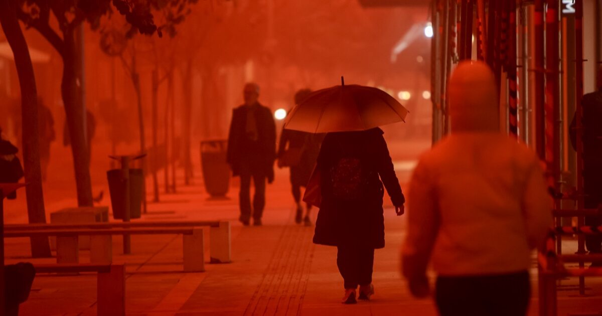 Κακοκαιρία Erminio σαρώνει Ελλάδα με πτώσεις δέντρων