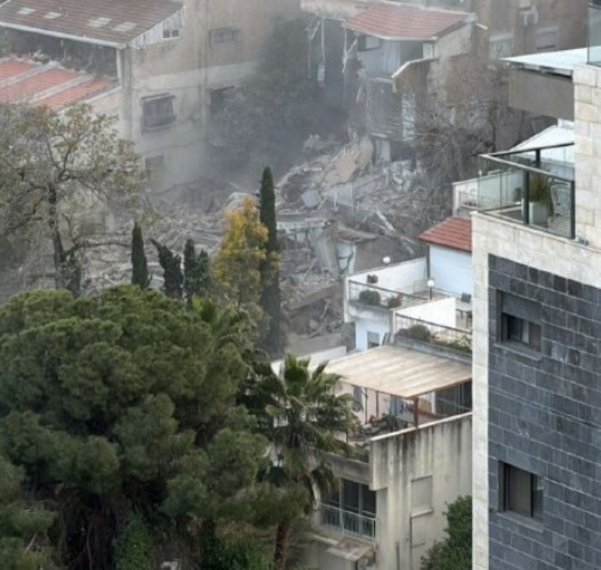 Ιρανικός πύραυλος χτυπά πολυκατοικία στη Χάιφα