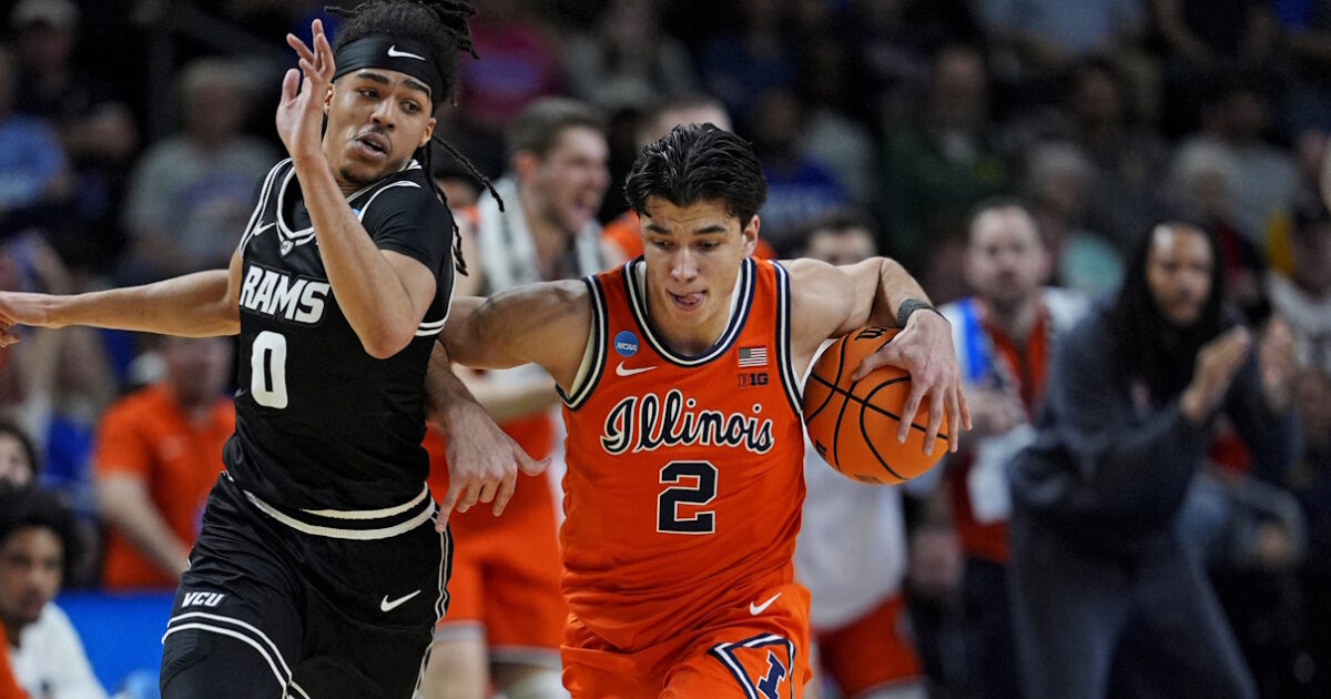 Αντρέι Στογιάκοβιτς με φανέλα Ιλινόις γεμιστά