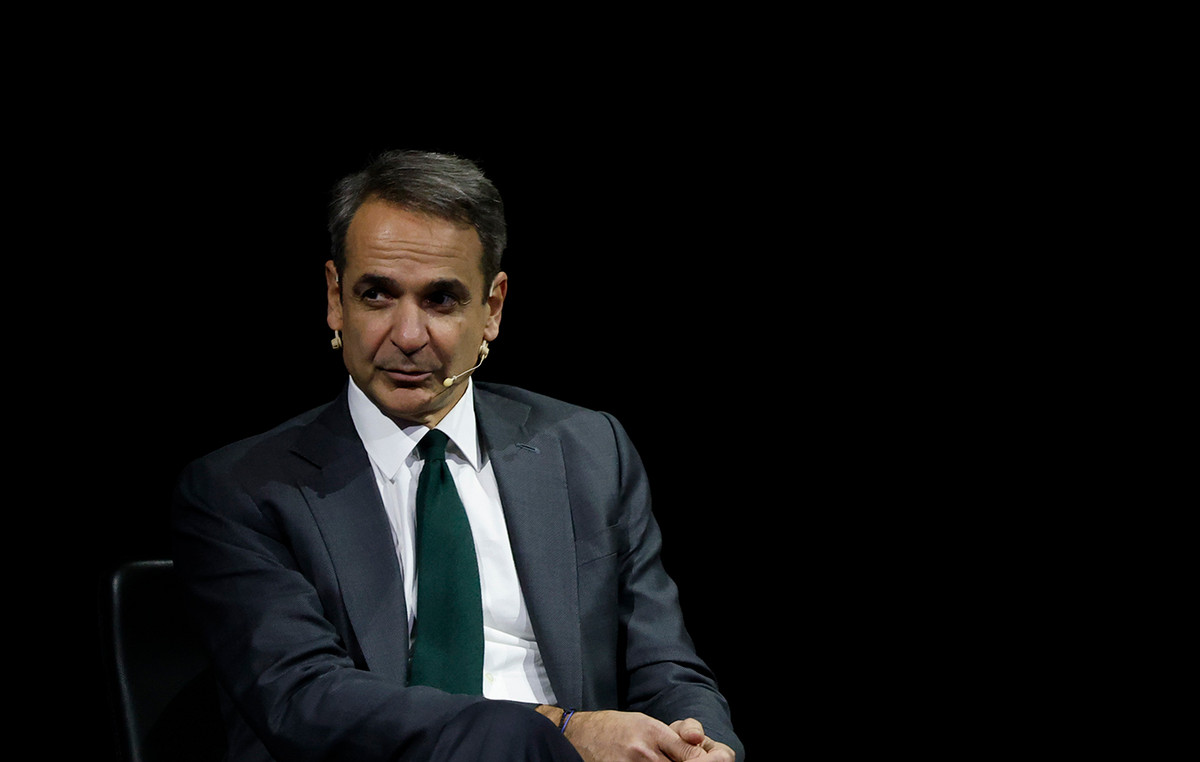 Πρωθυπουργός ασπάζεται ιερή εικόνα Μεσολογγίου