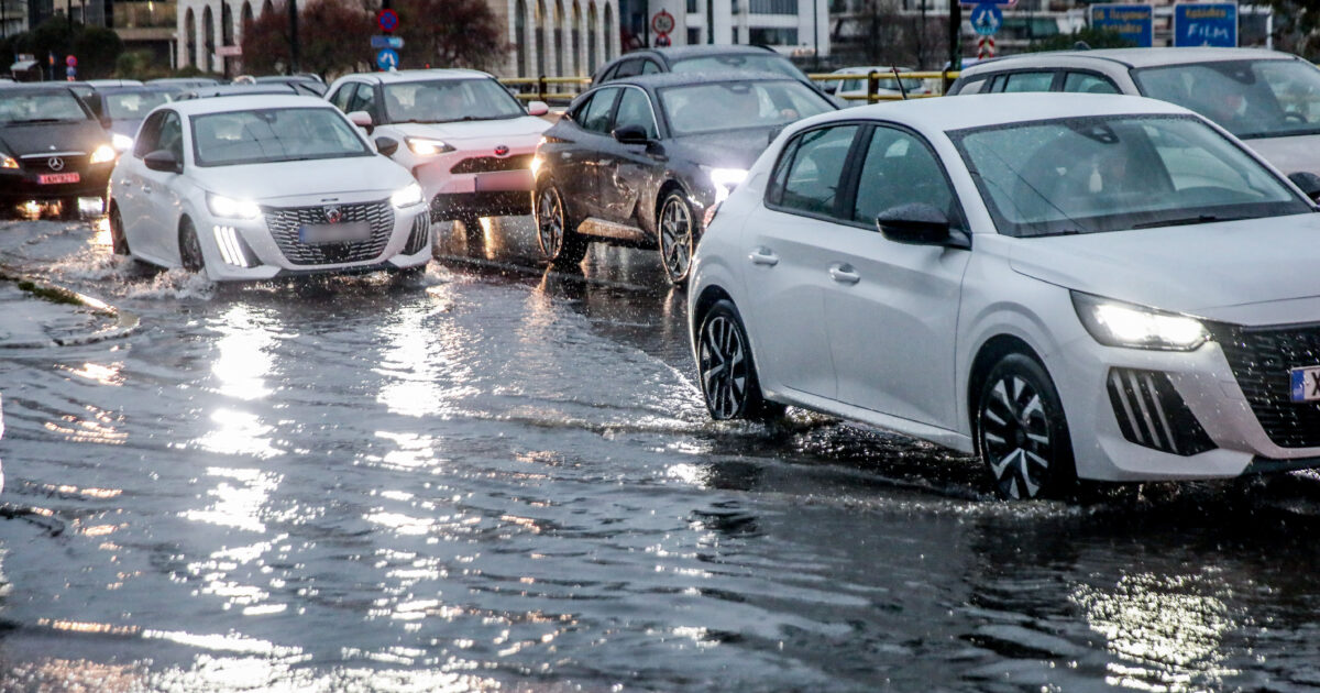 Κίνηση στους δρόμους της Αττικής κακοκαιρία Erminio