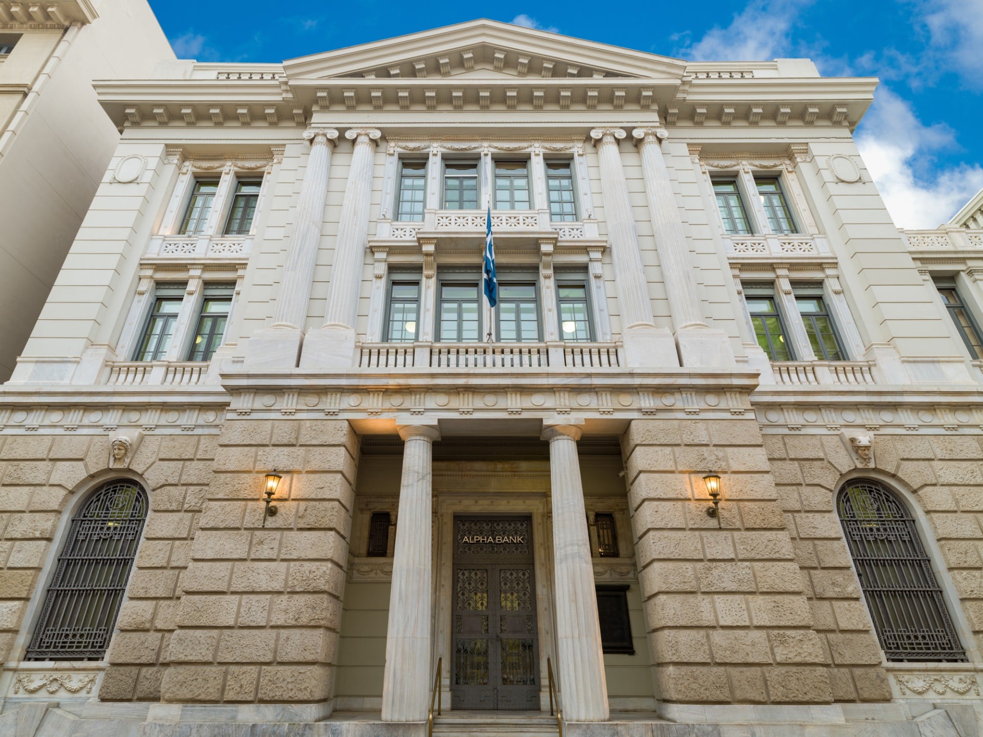 Alpha Bank σύμβολο χρηματοπιστωτικής ενσωμάτωσης