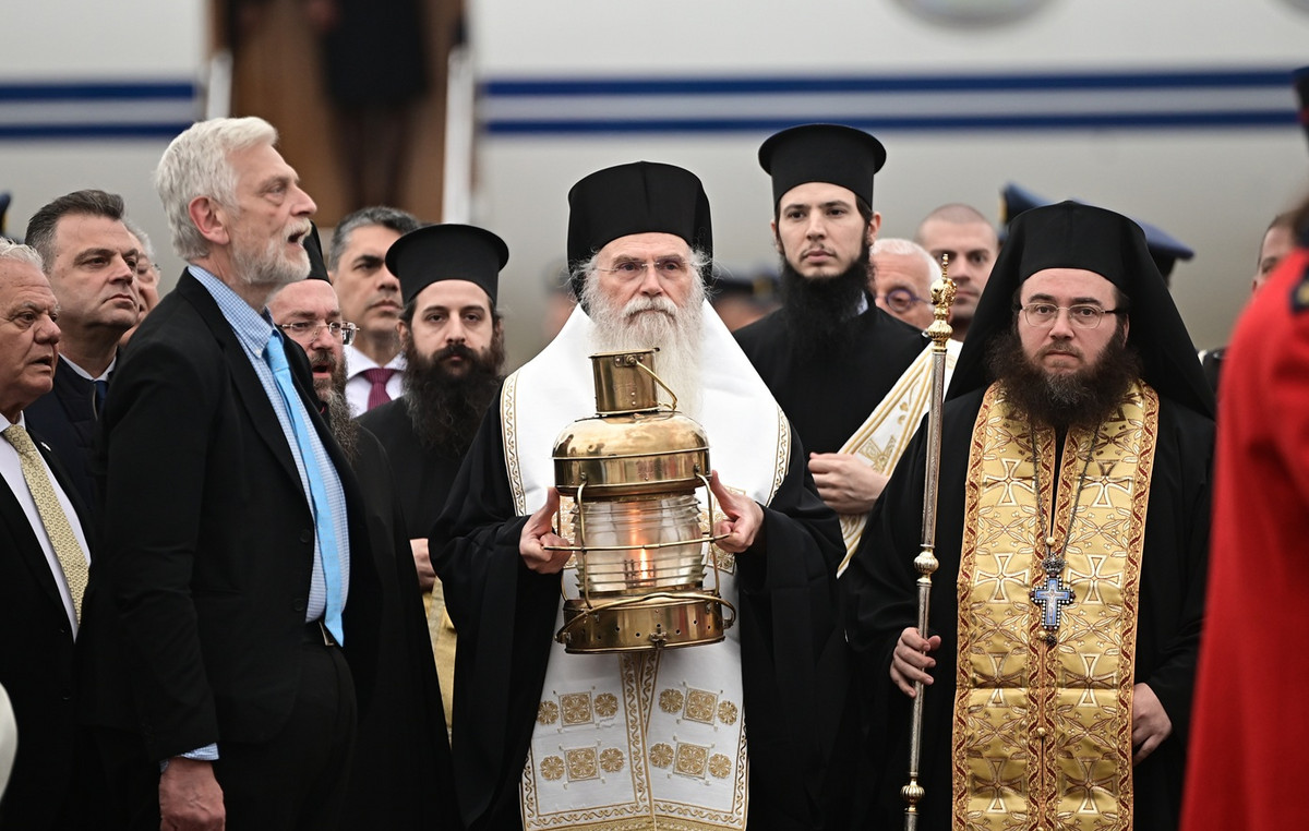 Άγιο Φως αεροδρόμιο Ελευθέριος Βενιζέλος υποδοχή