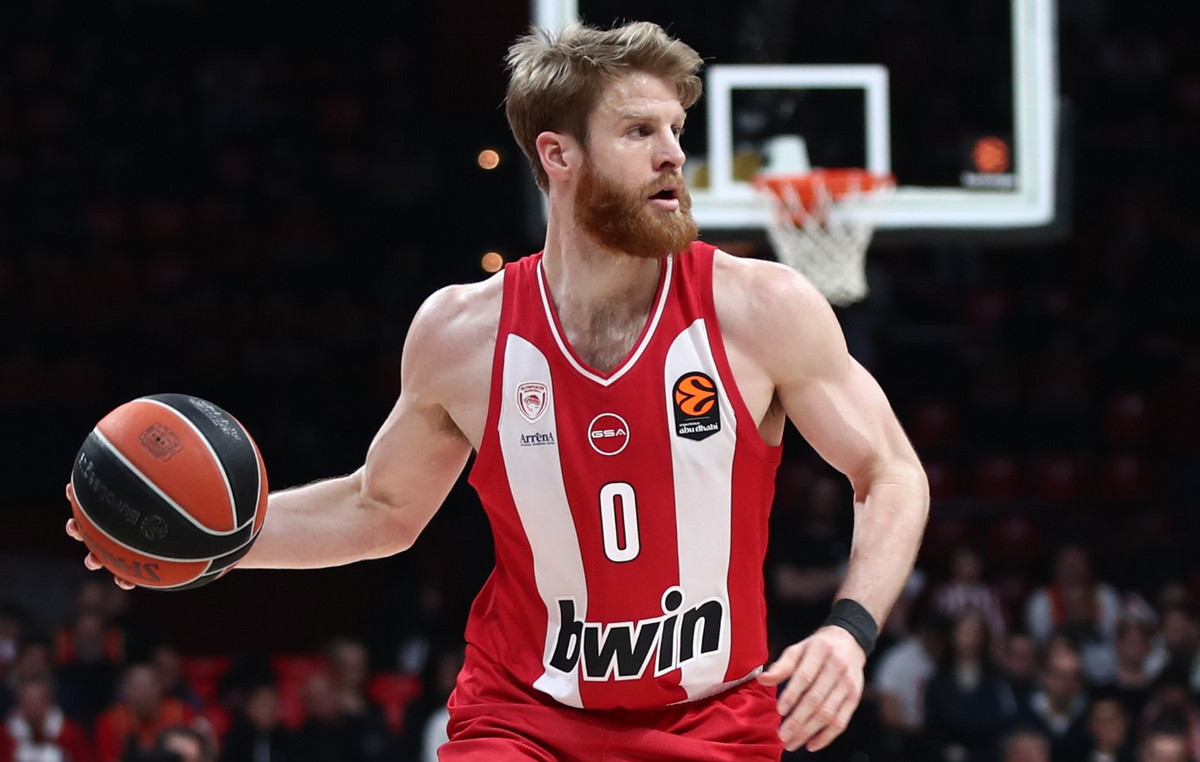 Τόμας Γουόκαπ Ολυμπιακός ελληνικό διαβατήριο Instagram