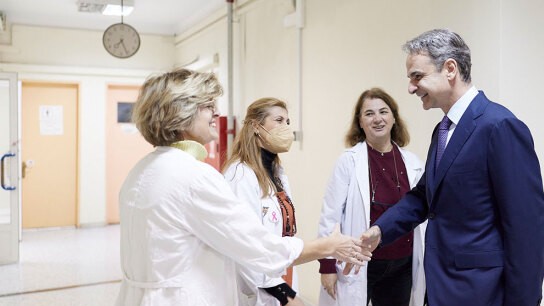 Μητσοτάκης στο νοσοκομείο Μεταξά για ανακαίνιση