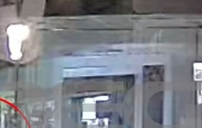 επίθεση με νέφτι Κόρινθος ασθενοφόρο