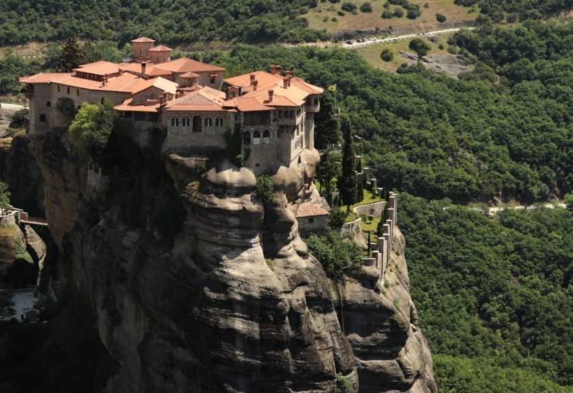 Μοναστήρι Αγίου Στεφάνου Μετέωρα απόκρημνος βράχος