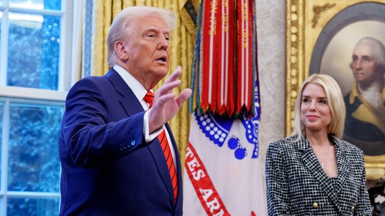 Τραμπ Μπόντι υπουργός Δικαιοσύνης ΗΠΑ απόλυση