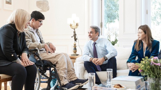 Μητσοτάκης συνάντηση μαθητή Ειδικό Σχολείο Ηλιούπολη