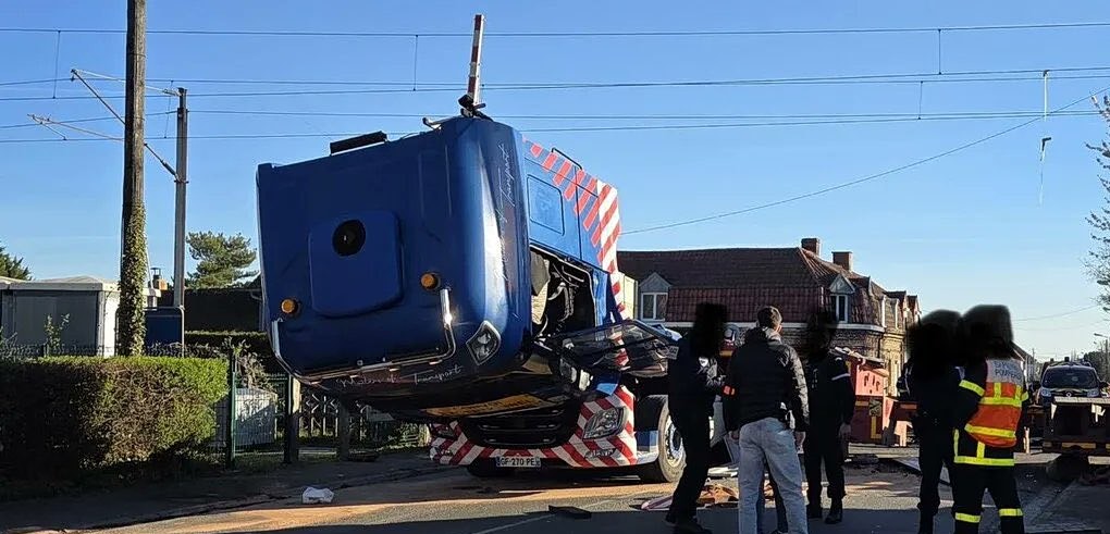 Τρένο υψηλής ταχύτητας TGV σύγκρουση φορτηγό Γαλλία