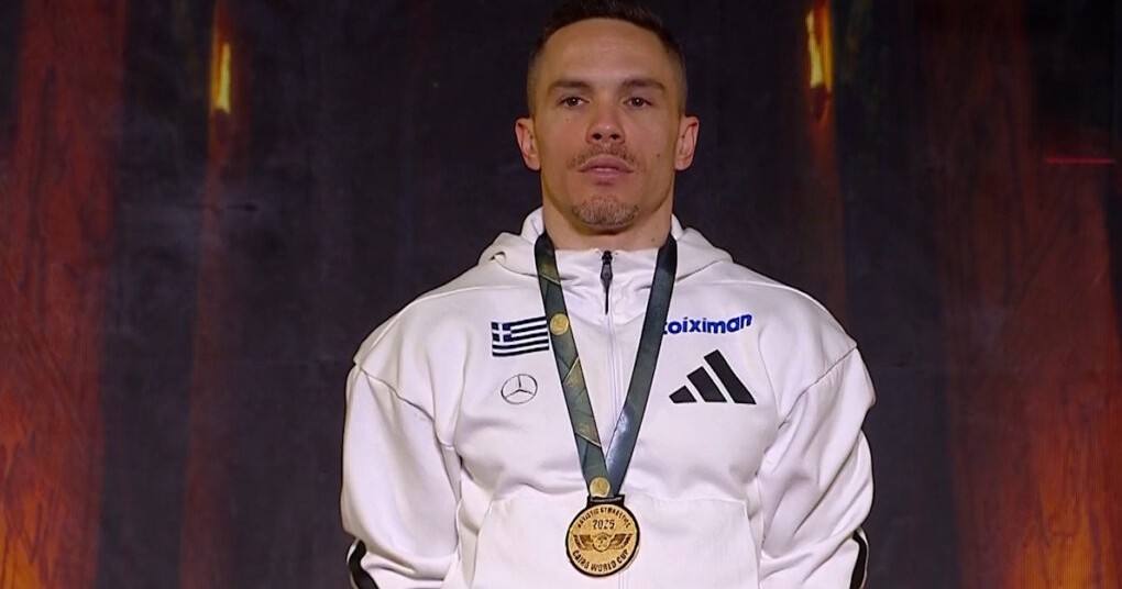 Λευτέρης Πετρούνιας με το χρυσό μετάλλιο στο Κάιρο