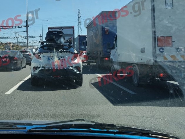 Αυτοκίνητο καμένο στην Ιόνια Οδό Αγρινίου