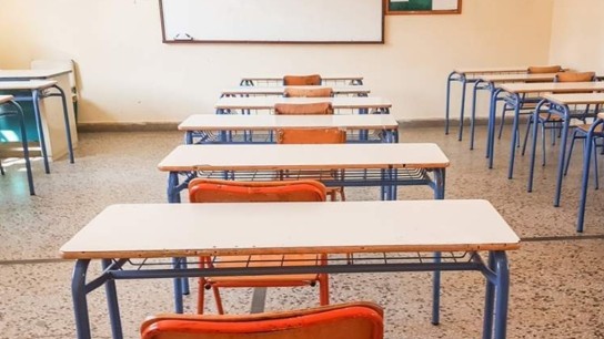 Σχολική αίθουσα με φωτιστικό οροφής Εύβοια