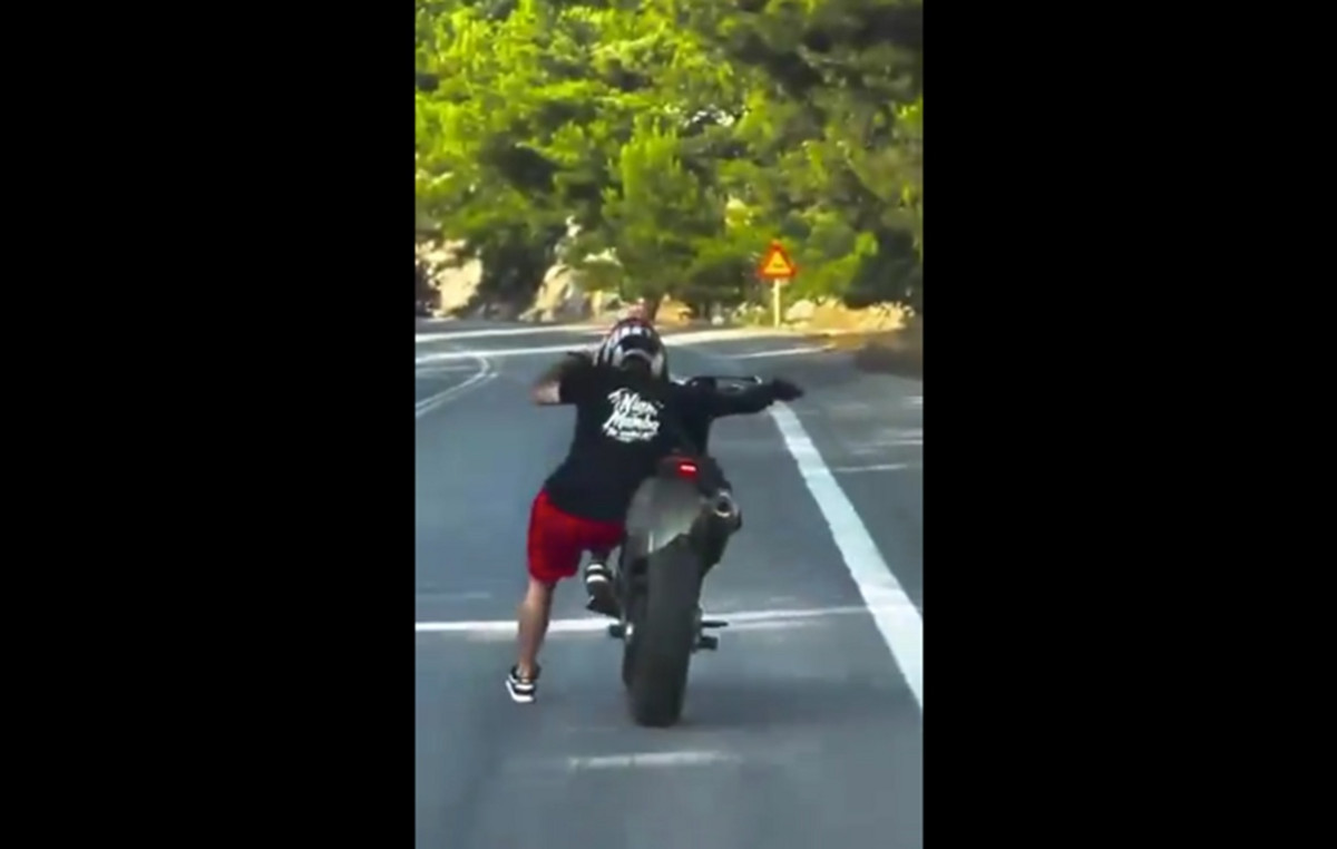 Μοτοσυκλέτες κατασχέθηκαν από ΕΛΑΣ στο λιμάνι Πειραιά